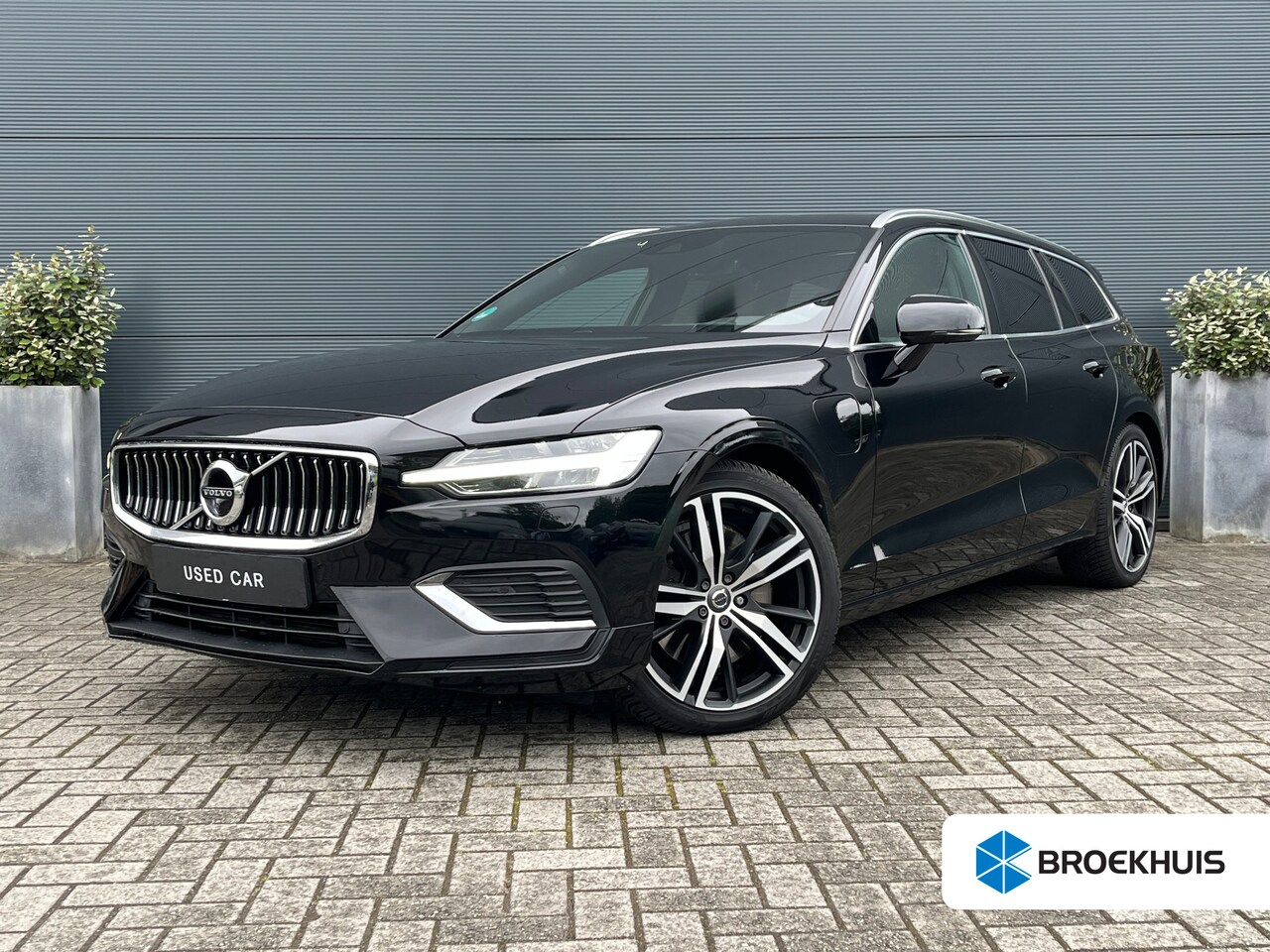 Volvo V60 - 2.0 T8 Twin Engine Inscription | Panoramadak | HUD | Trekhaak | 360 Camera | - AutoWereld.nl