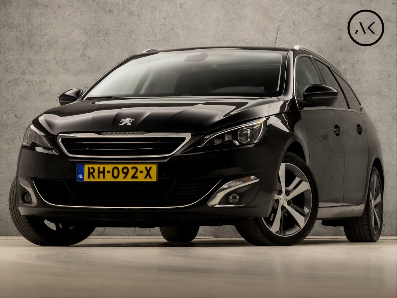 Peugeot 308 SW - 1.2 PureTech Sport Automaat (PANORAMADAK, NAVIGATIE, CLIMATE, LED KOPLAMPEN, PARKEERSENSOR - AutoWereld.nl