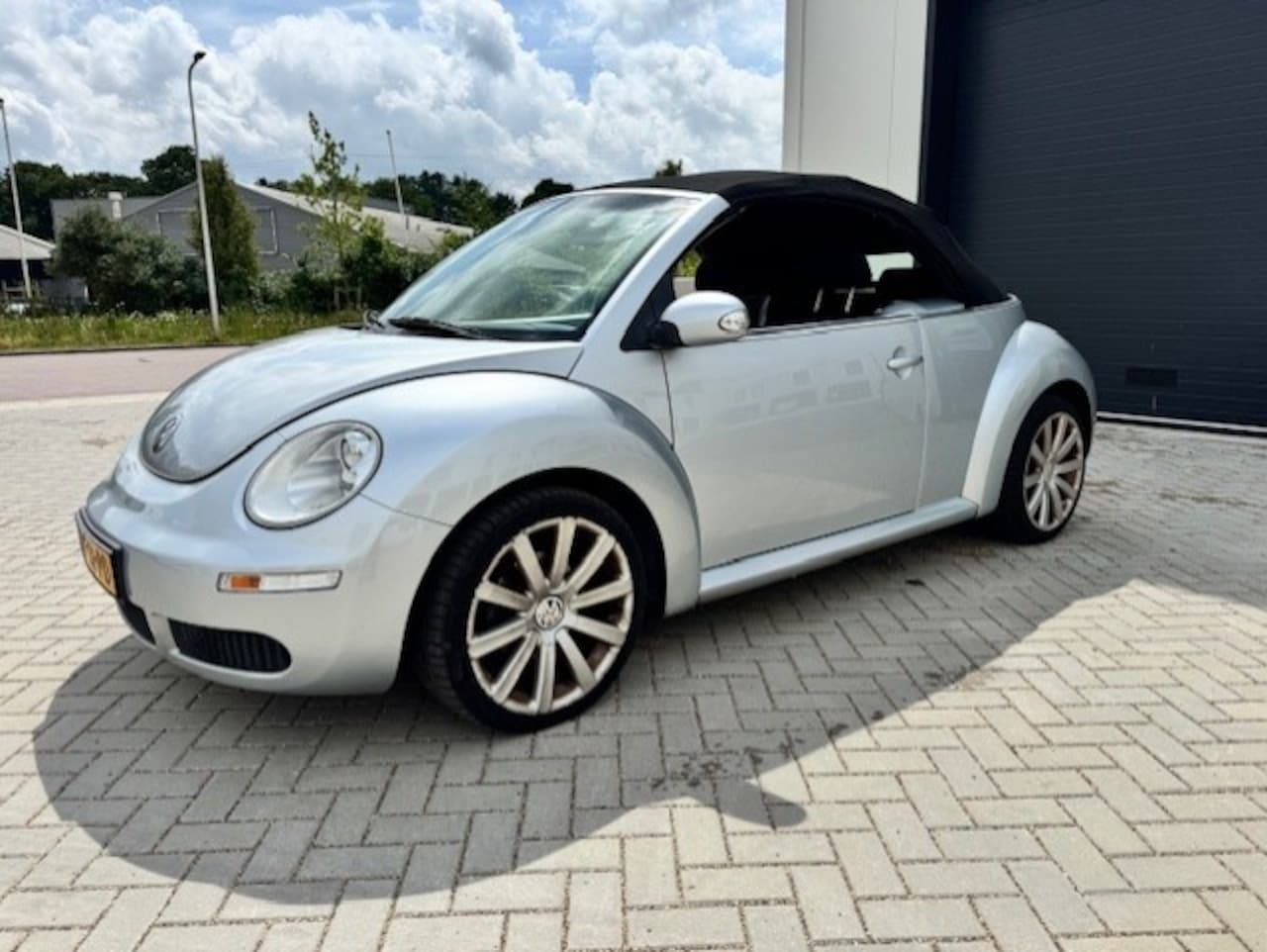 Volkswagen New Beetle Cabriolet - ZGAN DAK LMvel 1.6 Highline - AutoWereld.nl