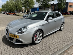 Alfa Romeo Giulietta - 1.4 T Distinctive Sport 170PK AUT LEER NAP