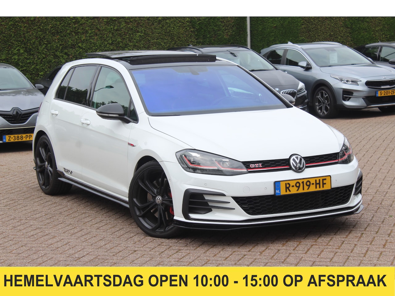 Volkswagen Golf - 2.0 TSI GTI TCR / Akrapovic / Panoramadak / Camera / 19'' / Leder / Navigatie / Keyless / - AutoWereld.nl