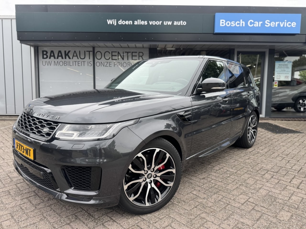 Land Rover Range Rover Sport - 3.0 P400 MHEV HST | Panoramadak | Trekhaak | Meridian | Stoelver - AutoWereld.nl