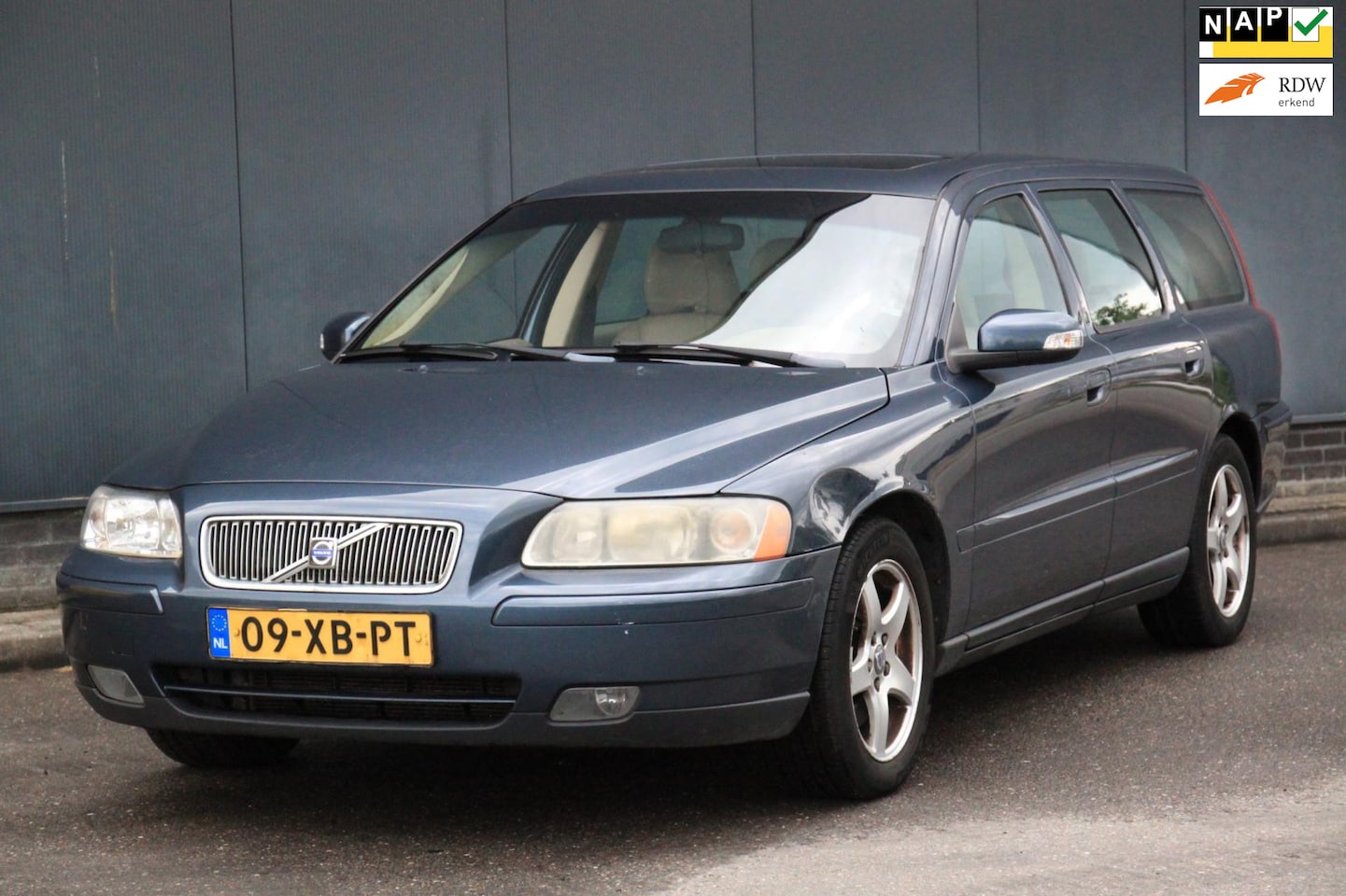 Volvo V70 - 2.0T Edition Elek-Dak/Half-Leer/Trekhaak/Winterset - AutoWereld.nl