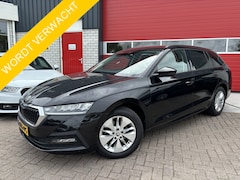 Skoda Octavia Combi - 1.0 TSI Business Edition TREKHAAK / CARPLAY / SFEERVERLICHTING / NAVI / CLIMA / PDC / BLUE
