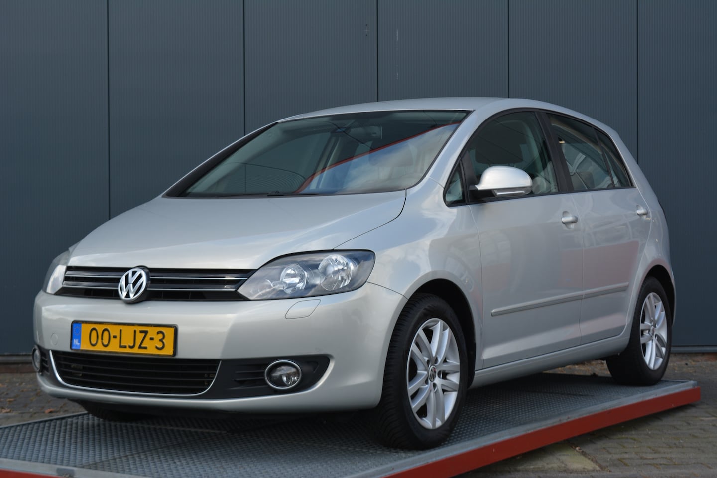 Volkswagen Golf Plus - 1.2 TSI Highline BlueMotion trekhaak navigatie - AutoWereld.nl