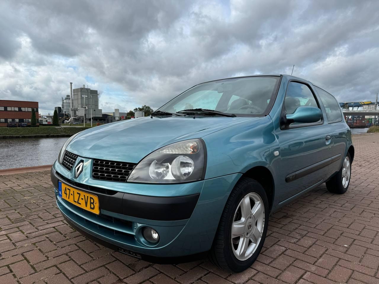 Renault Clio - 1.2-16V Billabong St.bkr/Elek.pakket/Nieuwe APK - AutoWereld.nl