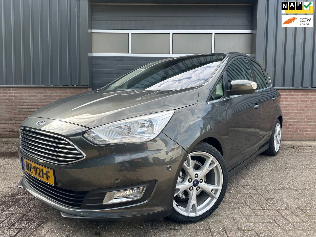 Ford C-Max - 1.0 Titanium Panoramadak / Keyless entry / Elektrische achterklep / Clima / Cruise control - AutoWereld.nl