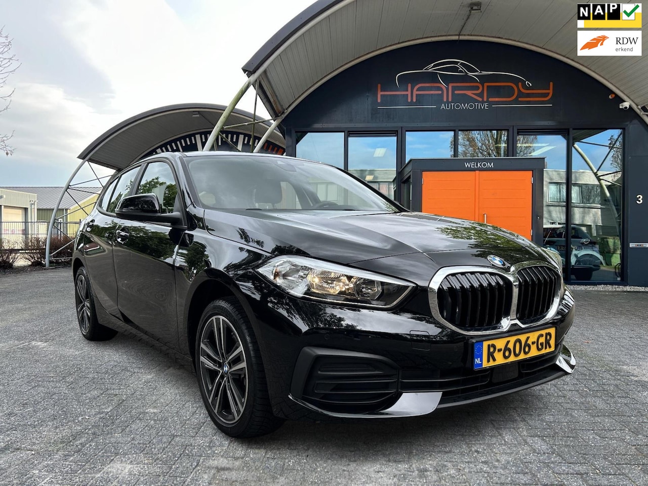 BMW 1-serie - 116i 5-Deurs M-Stuur NL-Auto Rijklaarprijs - AutoWereld.nl