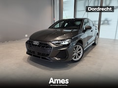 Audi A3 Limousine - 30 TFSI S edition Privacy glas | Parkeersensoren voor en achter | Navigatie