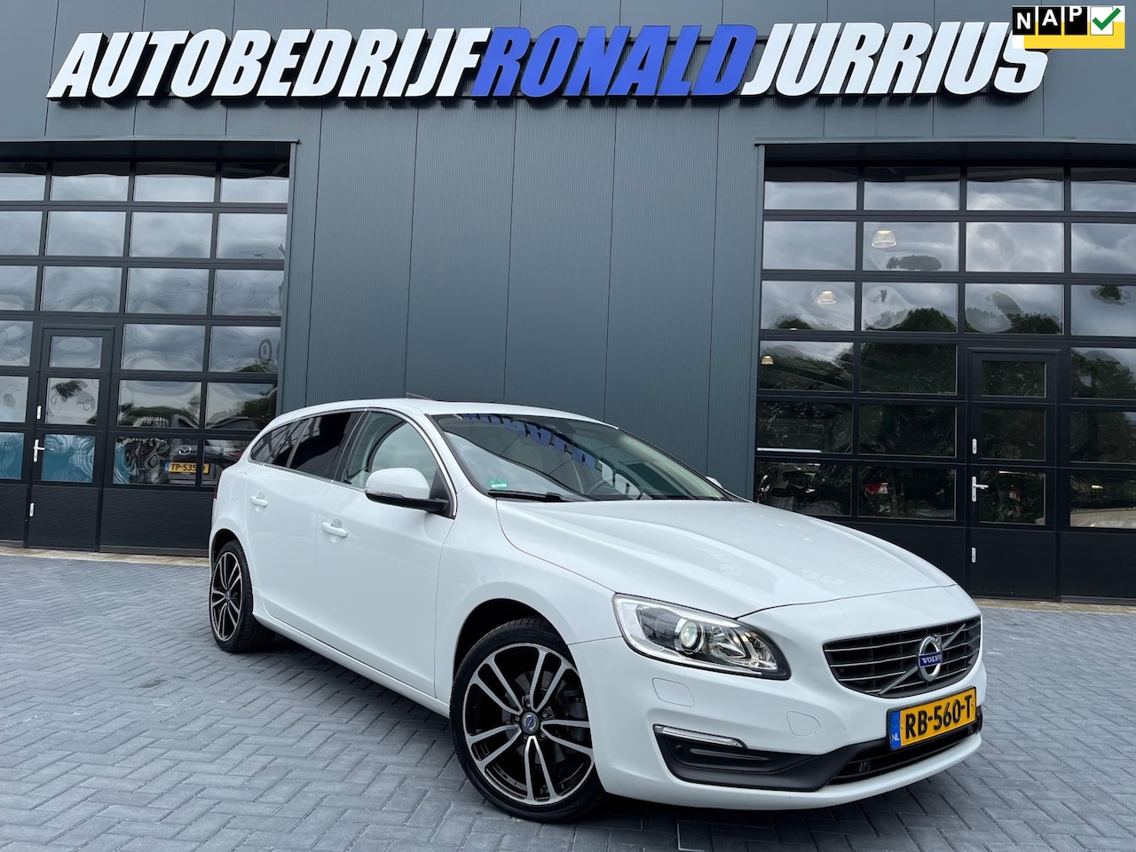 Volvo V60 - 1.5 T3 Polar+ 150Pk/NL.Auto/Automaat/Schuifdak/Xenon/Navigatie/Leder/Camera/Trekhaak/1Ste - AutoWereld.nl
