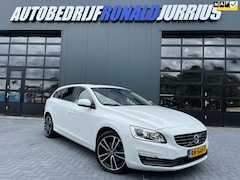 Volvo V60 - 1.5 T3 Polar+ 150Pk/NL.Auto/Automaat/Schuifdak/Xenon/Navigatie/Leder/Camera/Trekhaak/1Ste