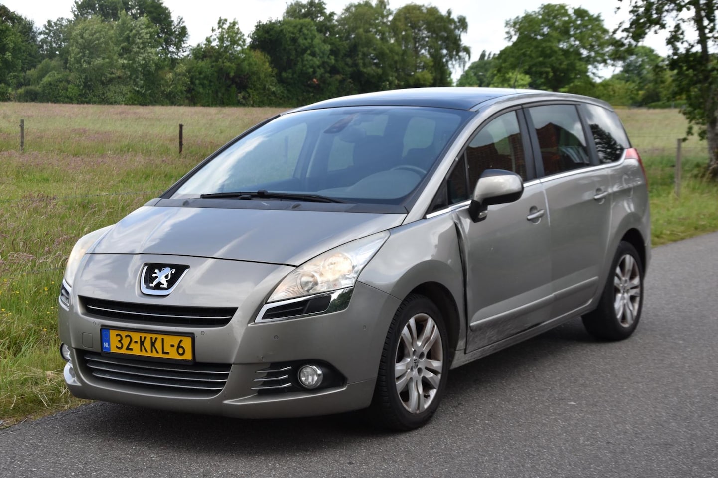 Peugeot 5008 - 1.6 VTi ST Premiere 7p. Airco Elek. Ramen Trekhaak 1ste Eigenaar - AutoWereld.nl