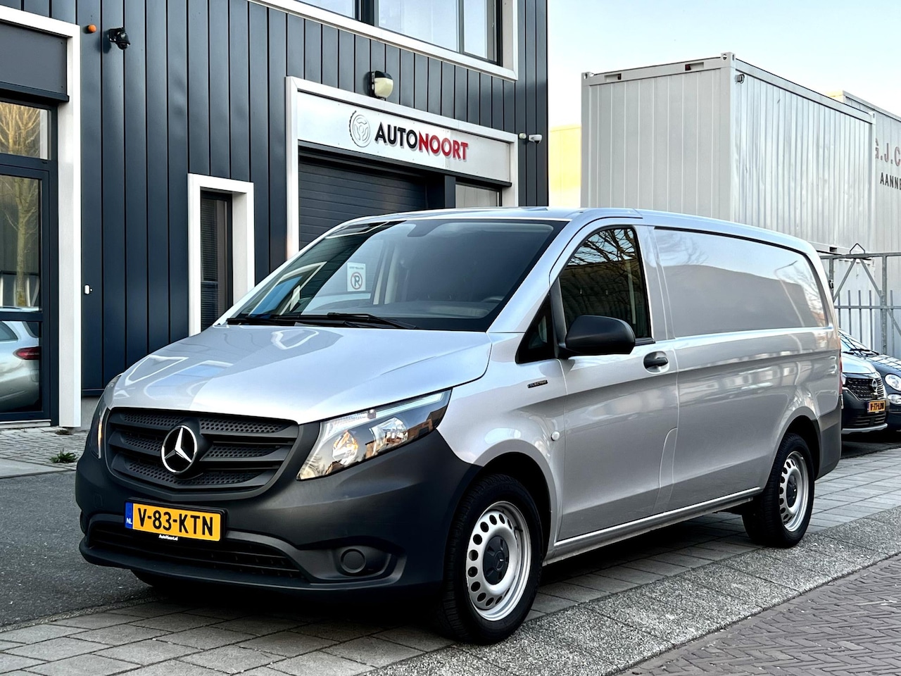 Mercedes-Benz eVito - Lang Launch 41kWh 22000KM 2020 Stoelvw/Navi/Camera zeer nette staat - AutoWereld.nl