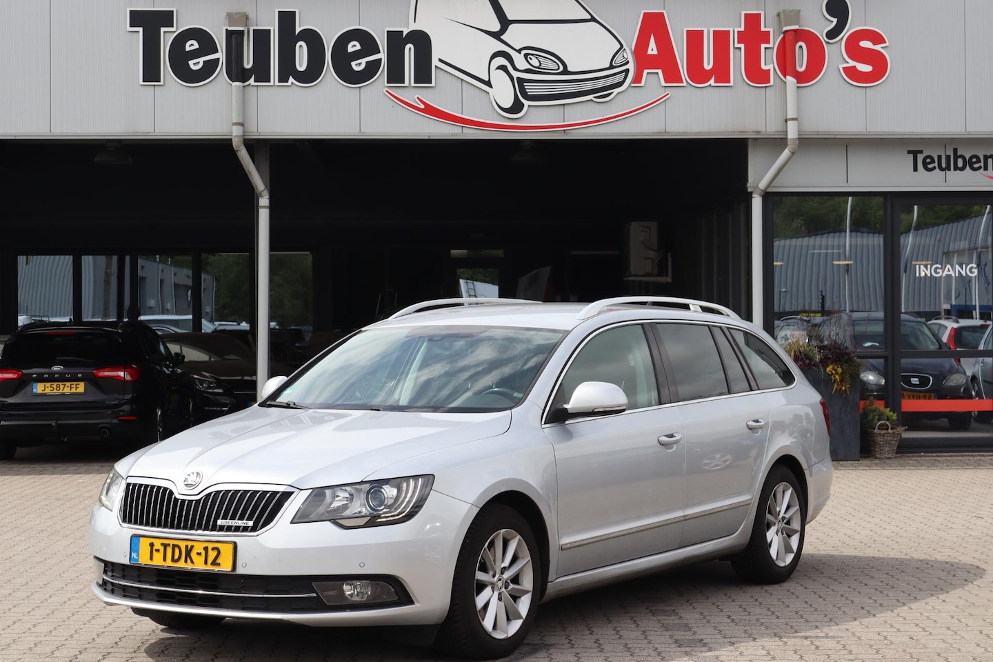 Skoda Superb Combi - 1.6 TDI Sprint Pro Navigatie, Cruise control, Trekhaak, Stoelverwarming, Elektrische ramen - AutoWereld.nl