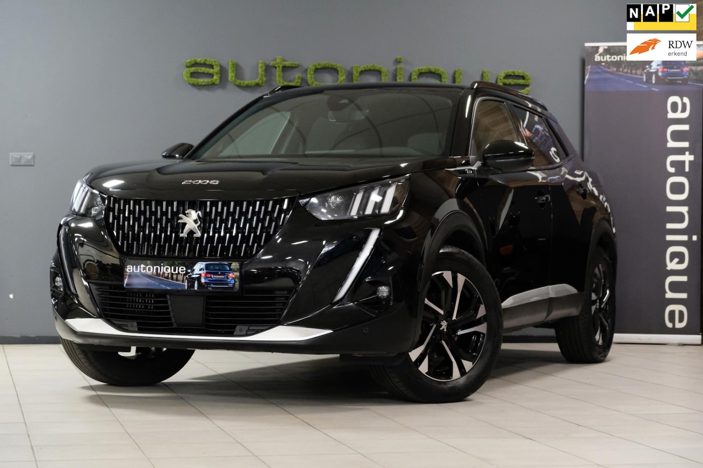 Peugeot 2008 - 1.2 PureTech GT *19.576km* Navi/Camera/Apple Carplay/Stoelverwarming - AutoWereld.nl