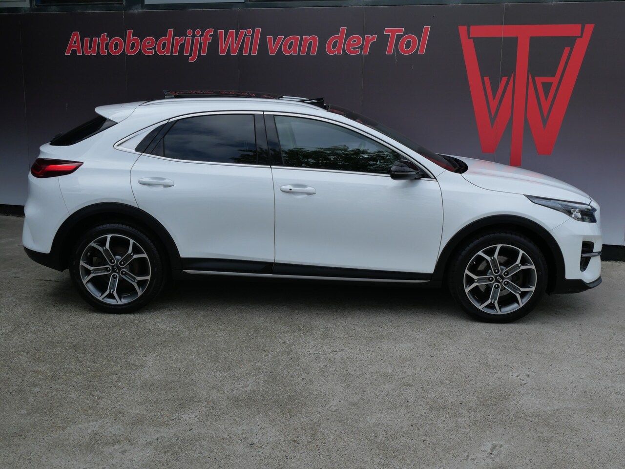 Kia XCeed - 1.6 GDi PHEV EXECUTIVELINE | PANORAMA | LEER | A.C.C. | LED | 18" | CARPLAY | CAMERA!! - AutoWereld.nl
