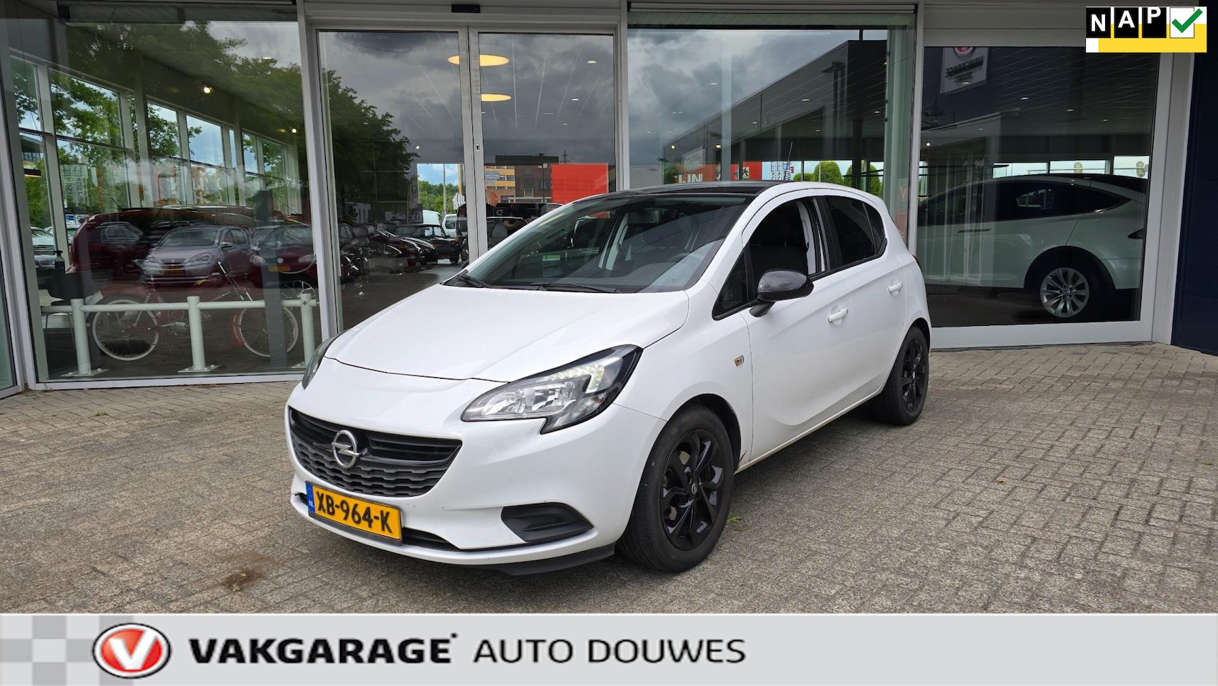 Opel Corsa - 1.4 Black Edition | NAP | 1e eigenaar | 5drs. |Cruise | Navigatie | Airco - AutoWereld.nl