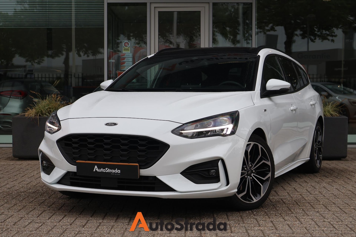 Ford Focus Wagon - 1.0 EcoBoost 125pk ST-LINE I Pano I Climate I Stoelverwarming I Navi I Cruise - AutoWereld.nl