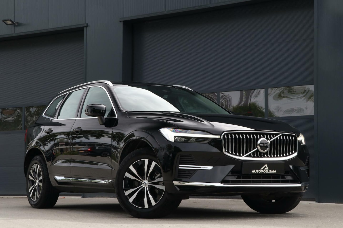 Volvo XC60 - 2.0 T6 Plug-in hybrid AWD Inscription Facelift Panodak Carplay Trekhaak Leder Camera 58000 - AutoWereld.nl