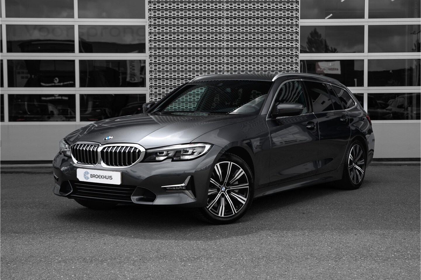 BMW 3-serie Touring - 330i xDrive High Executive | Trekhaak | Leder | Carplay - AutoWereld.nl