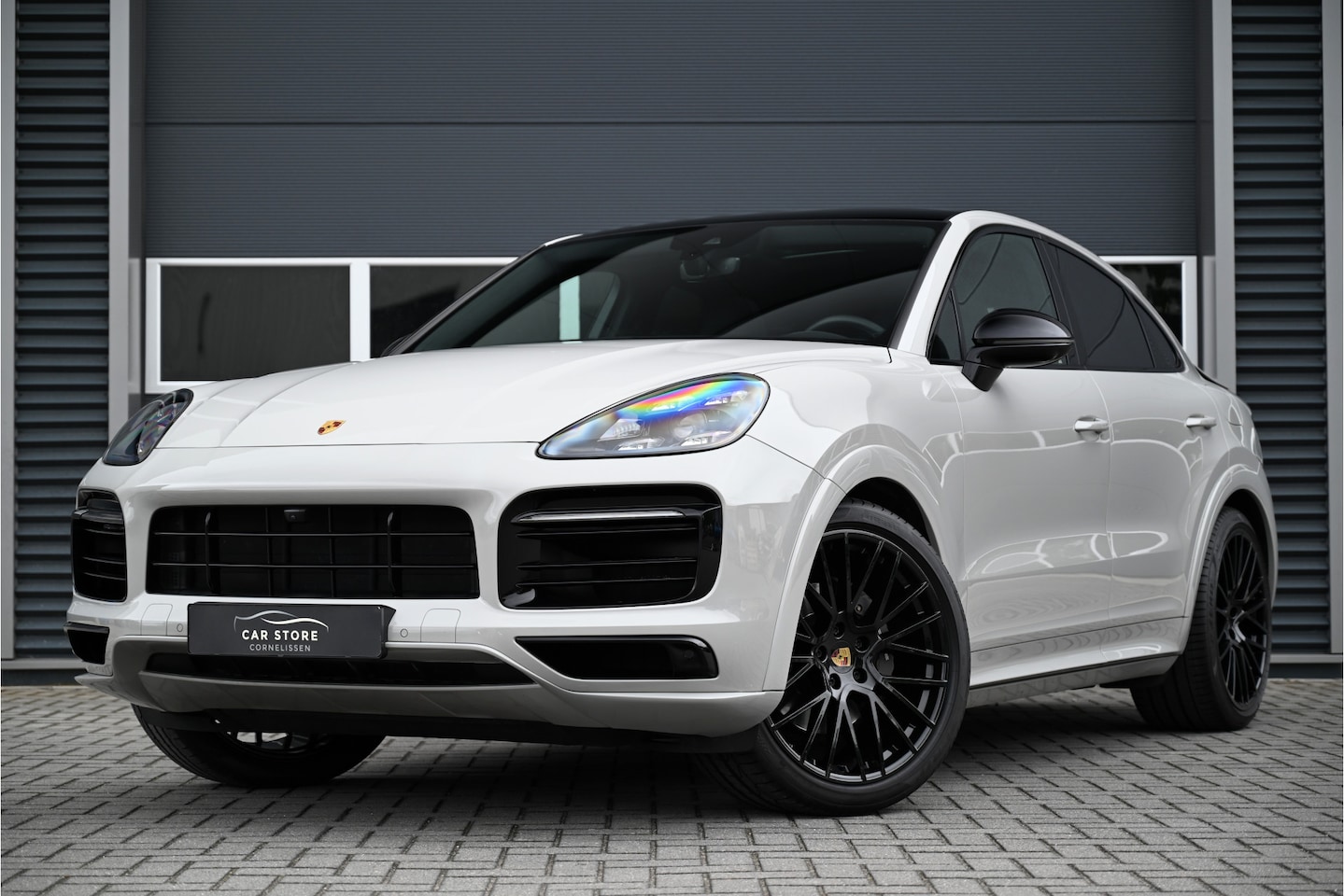 Porsche Cayenne Coupé - 3.0 E-Hybrid / SPORT DESIGN / PANO / SPORTUITLAAT / KRIJT GRIJS / SPORT CHRONO / SOFTCLOSE - AutoWereld.nl