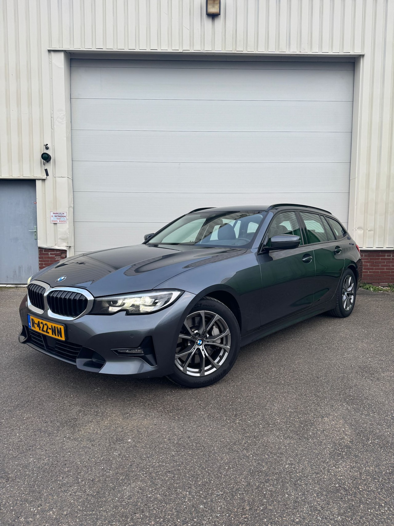 BMW 3-serie Touring - 330i High Executive 258pk Aut 2020 Grijs incl.1 jaar garantie - AutoWereld.nl