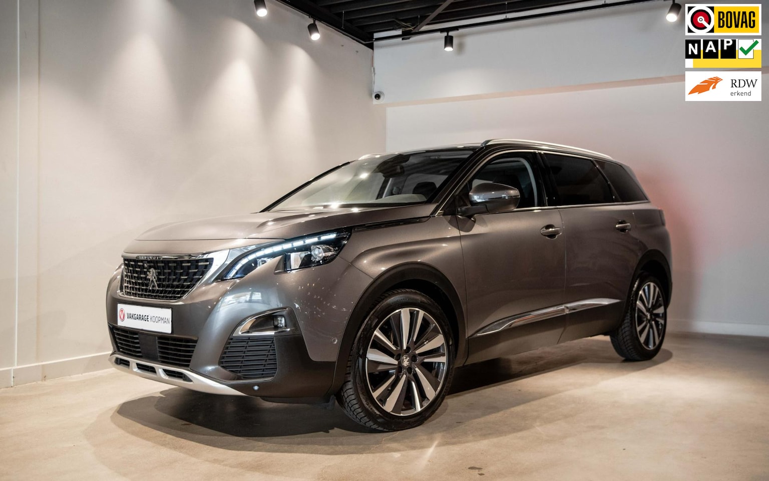 Peugeot 5008 - 1.2 PureTech Blue Lease Premium Pano/Automaat/Canton/Winterpakket. Nieuwe Distributieriem. - AutoWereld.nl
