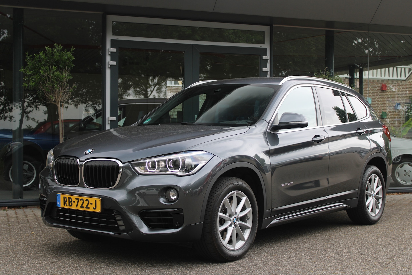 BMW X1 - sDrive20i High Executive | Head-Up Display | Afneembare Trekhaak | Lederen bekleding | - AutoWereld.nl