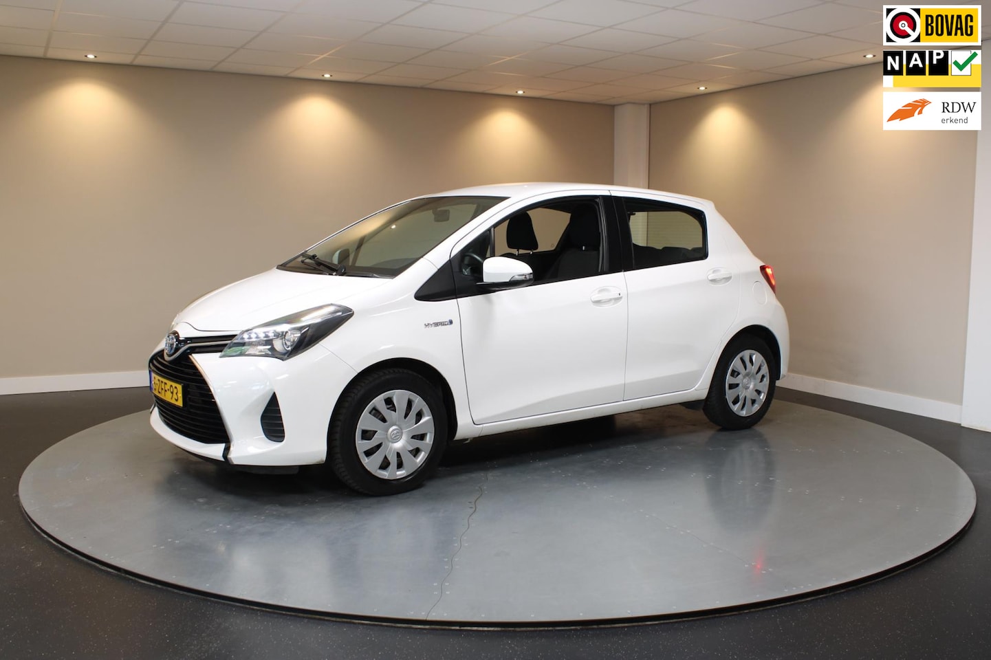 Toyota Yaris - 1.5 Hybrid Aspiration *Automaat* Camera|Navi|Cruise - AutoWereld.nl