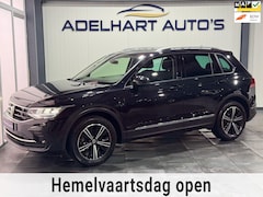 Volkswagen Tiguan - 1.5 TSI Elegance / Navigatie full map / Camera / Cruise control / Climate control / etc