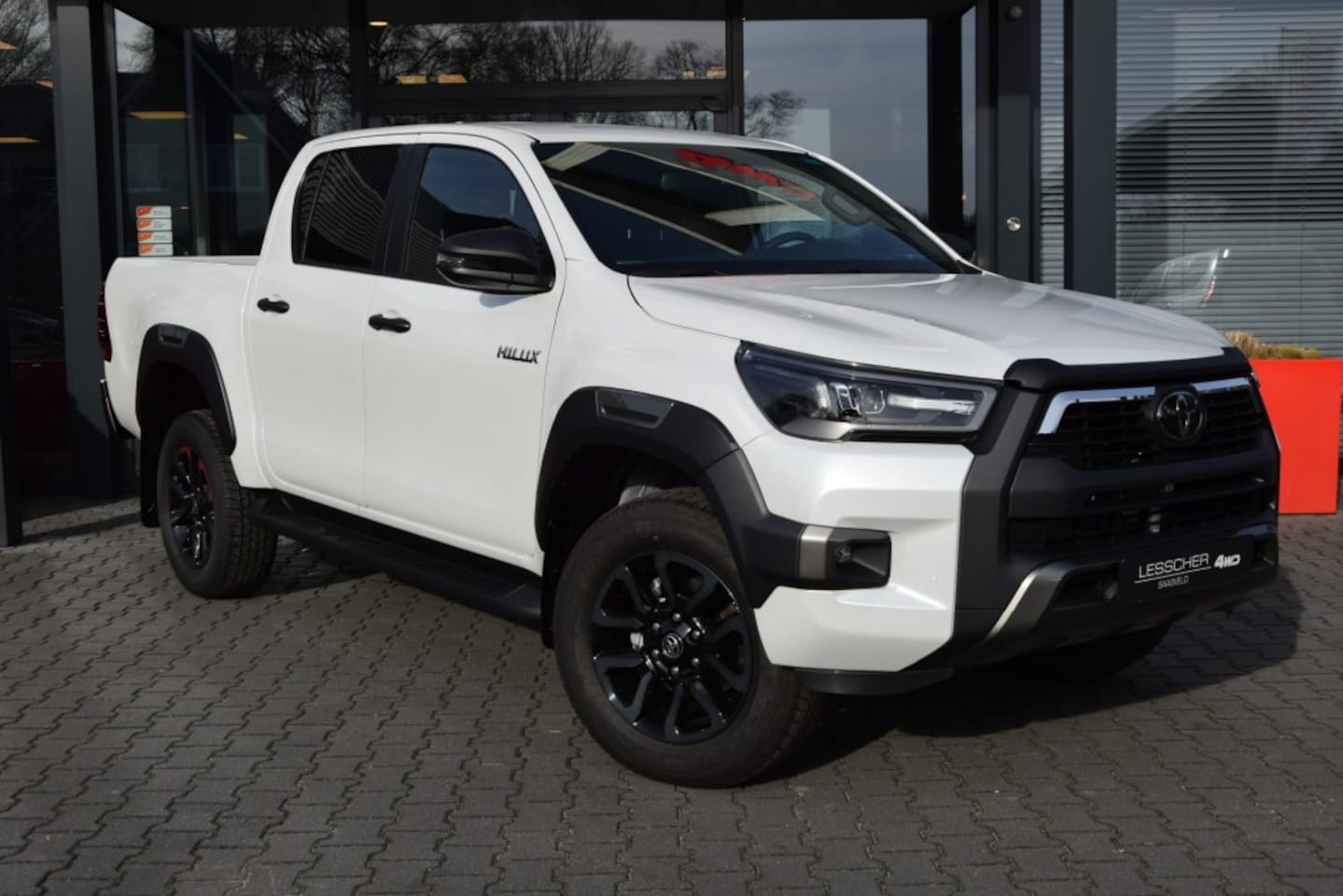 Toyota HiLux - 2.8 D-4D DUBBEL CABINE INVINCIBLE A/T 2 SITZ VAN BPM VRIJ - AutoWereld.nl