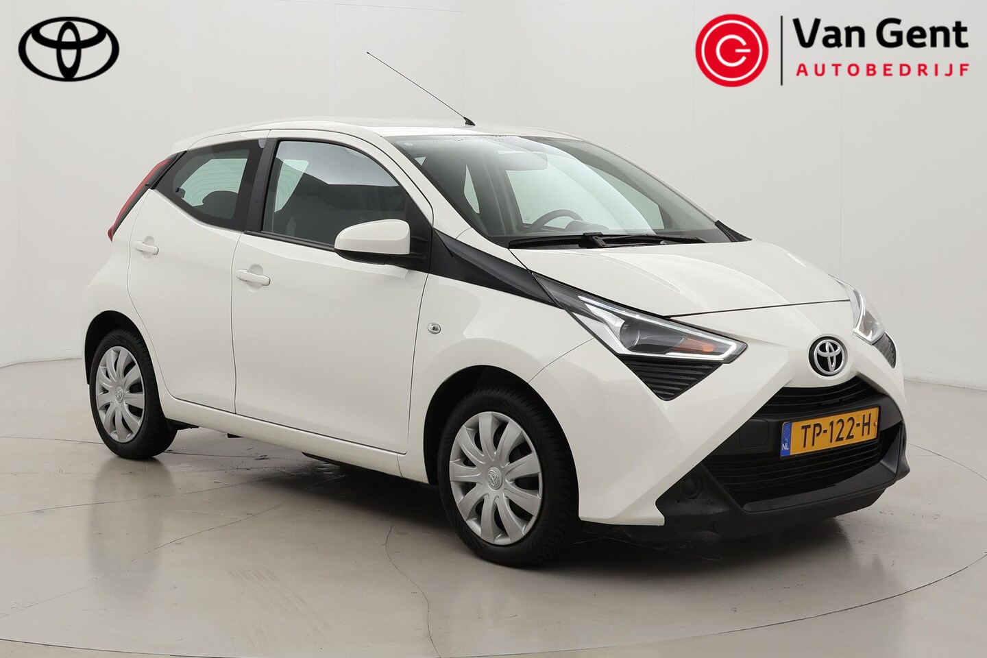 Toyota Aygo - 1.0 VVT-i x-play | Airco | Camera | Bluetooth - AutoWereld.nl