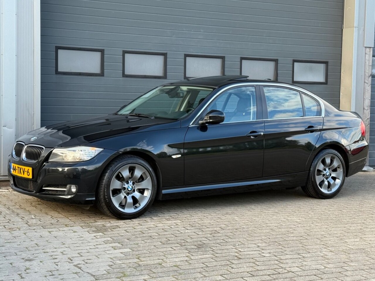 BMW 3-serie - 335i Business Line M-Sport 306PK Xenon Navi Schuif-dak - AutoWereld.nl