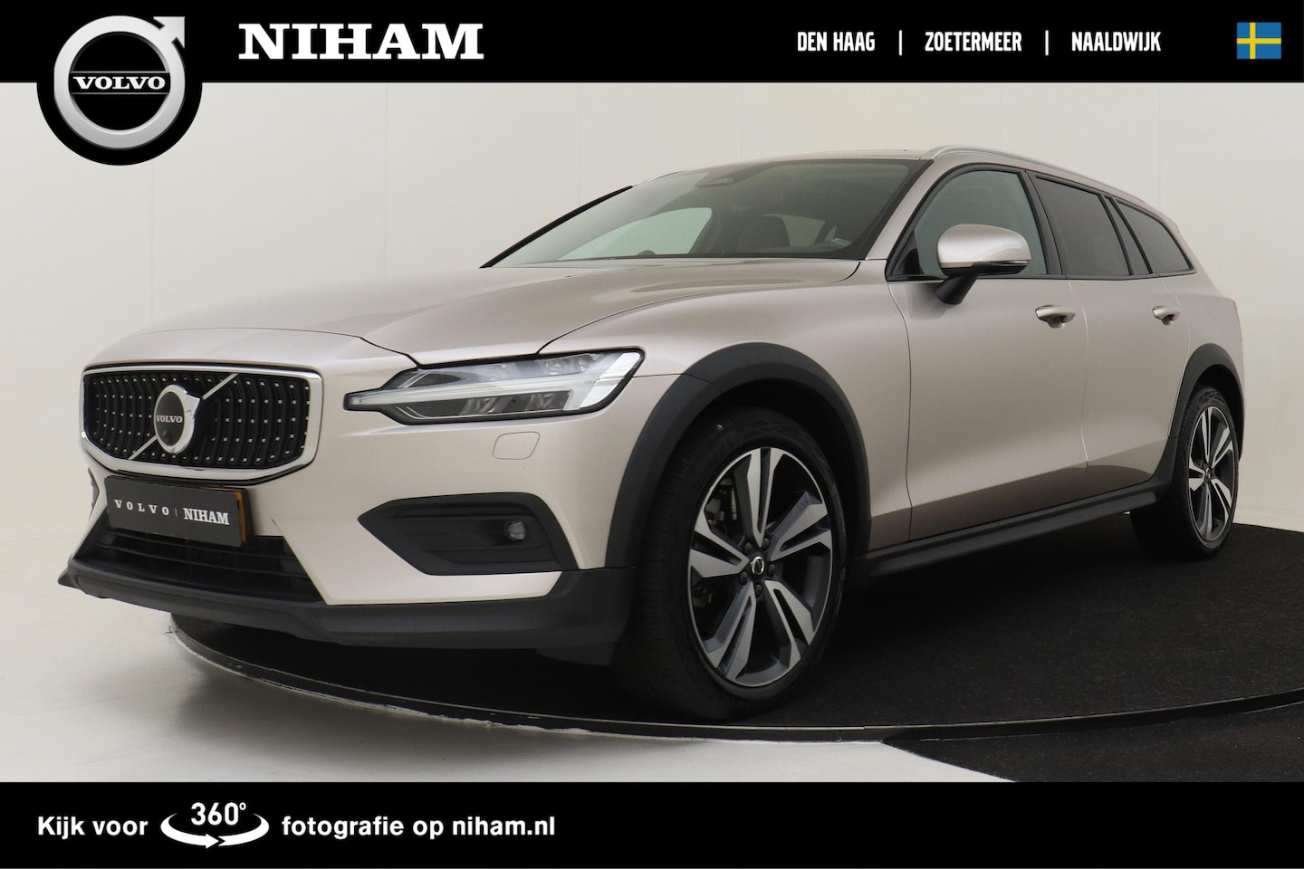 Volvo V60 Cross Country - B5 AWD ULTIMATE -FULL.OPTIONS!|PANO.DAK|B&W.AUDIO|MASSAGE|STANDKACHEL - AutoWereld.nl