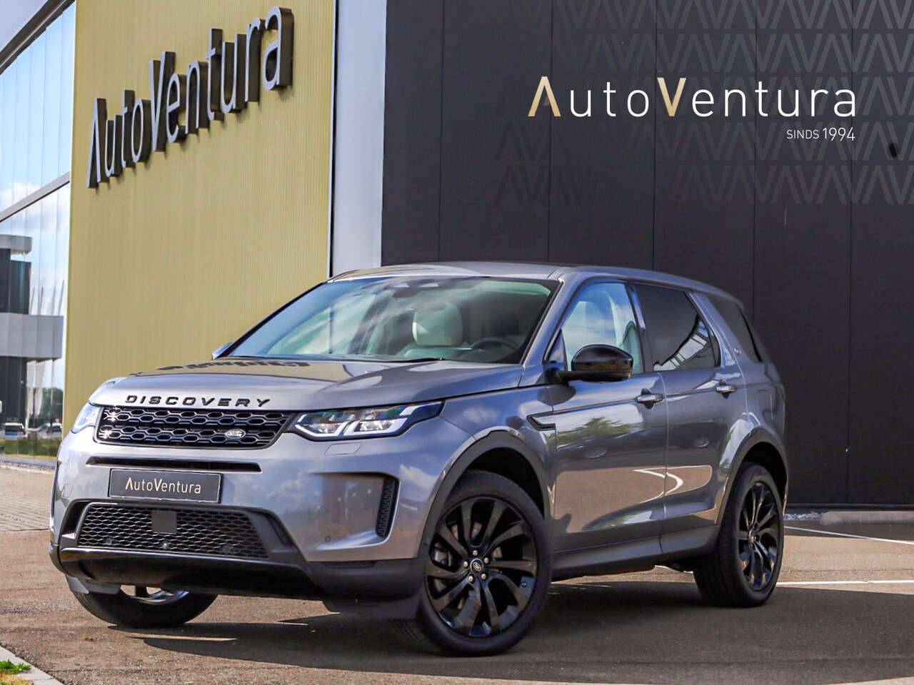 Land Rover Discovery Sport - P300e 1.5 SE 360 Camera | Panodak | Head-Up | Blackpack| Meridian Sound | 20" Inch velgen - AutoWereld.nl