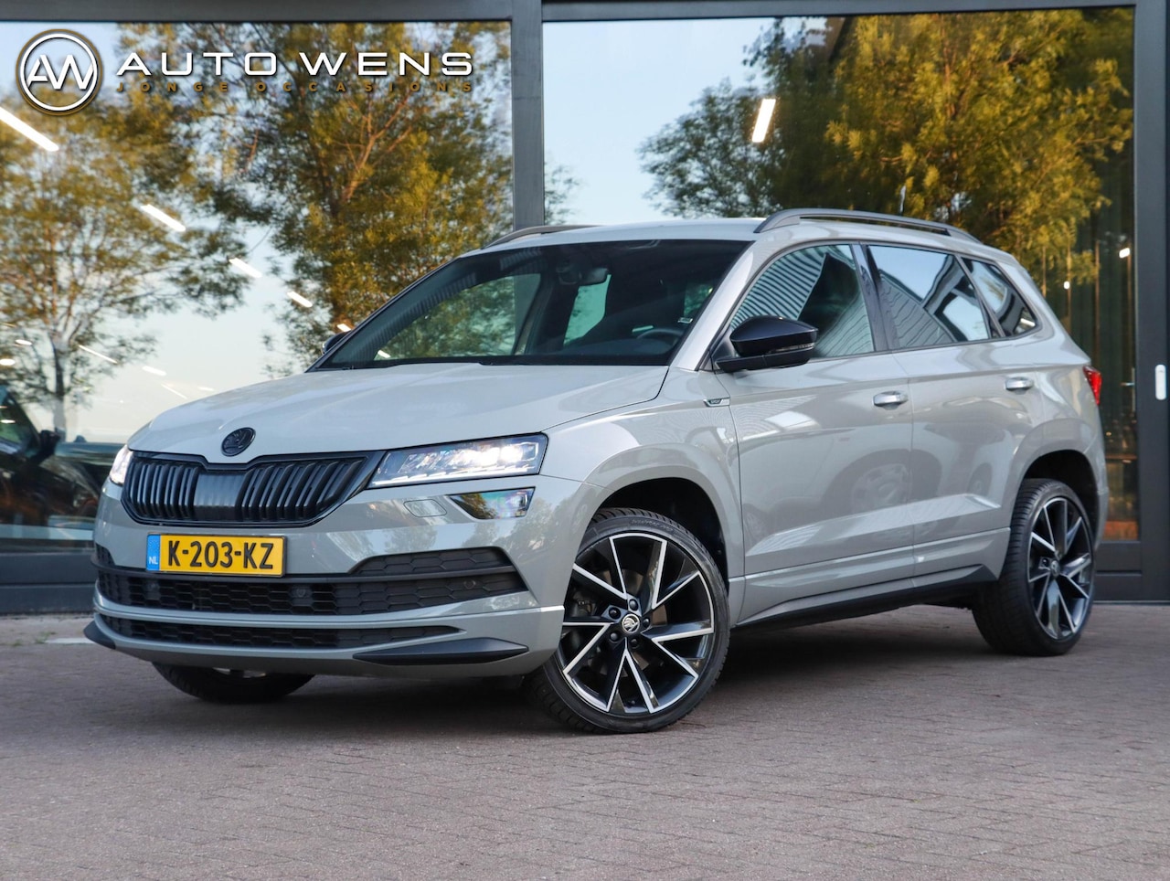 Skoda Karoq - 1.5 TSI 150PK Sportline Business DSG | Camera | Trekhaak - AutoWereld.nl