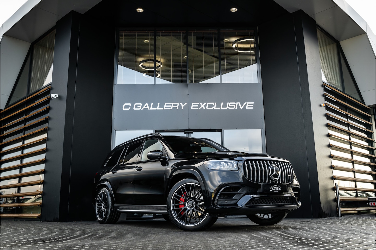 Mercedes-Benz GLS - AMG GLS63 4MATIC - Panorama | Burmester | Luchtvering | Elek. Trekhaak | Massage - AutoWereld.nl