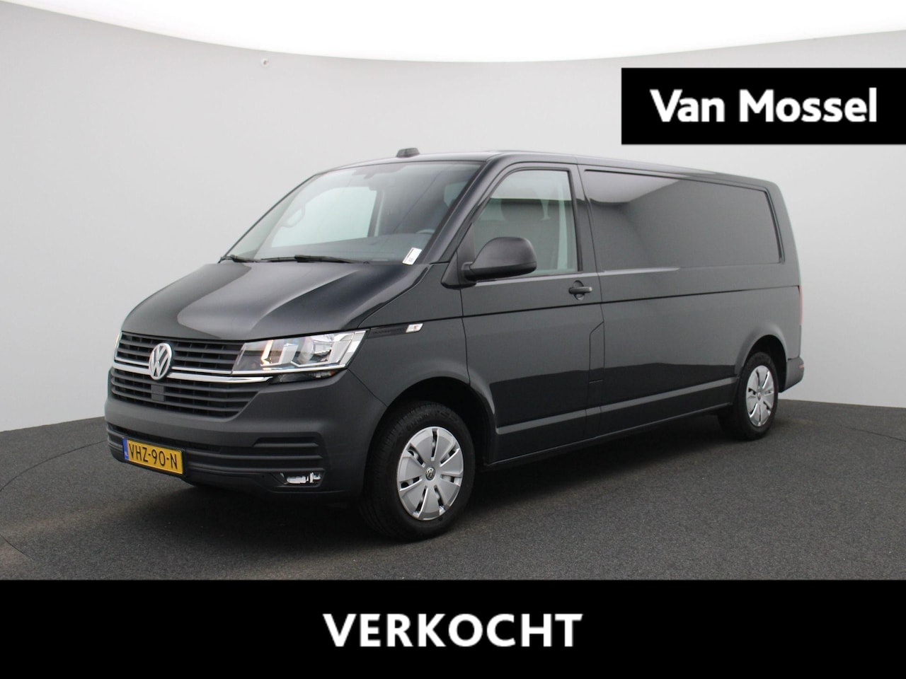 Volkswagen Transporter - 2.0 TDI L2H1 28 Comfortline | Airco | Multifunctioneel stuur | Cruise control | Navigatie - AutoWereld.nl