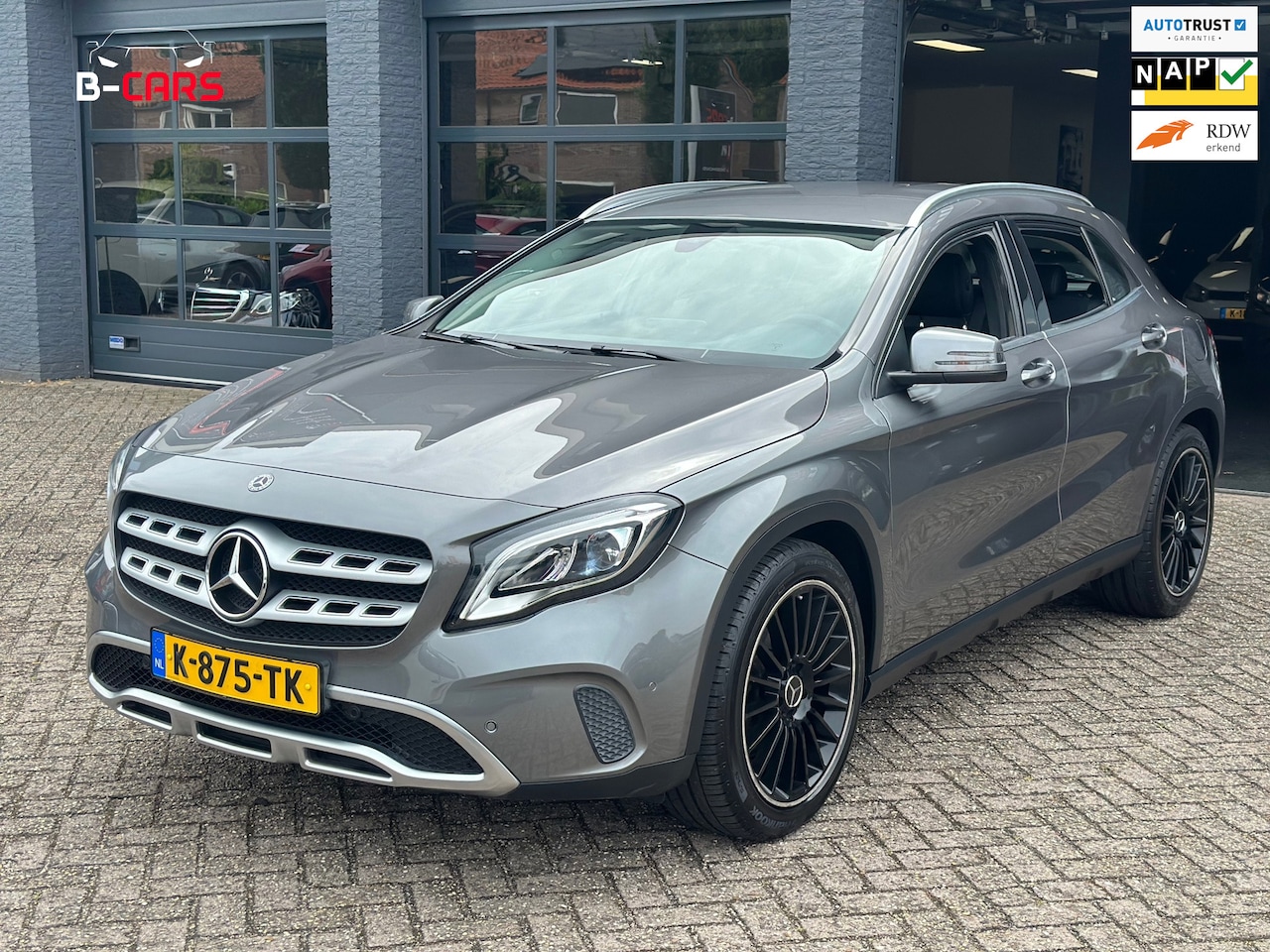 Mercedes-Benz GLA-Klasse - 180 Premium Amg|Leer|Stoelvw|Camera|XLnavi|Pdc|Nap!! - AutoWereld.nl