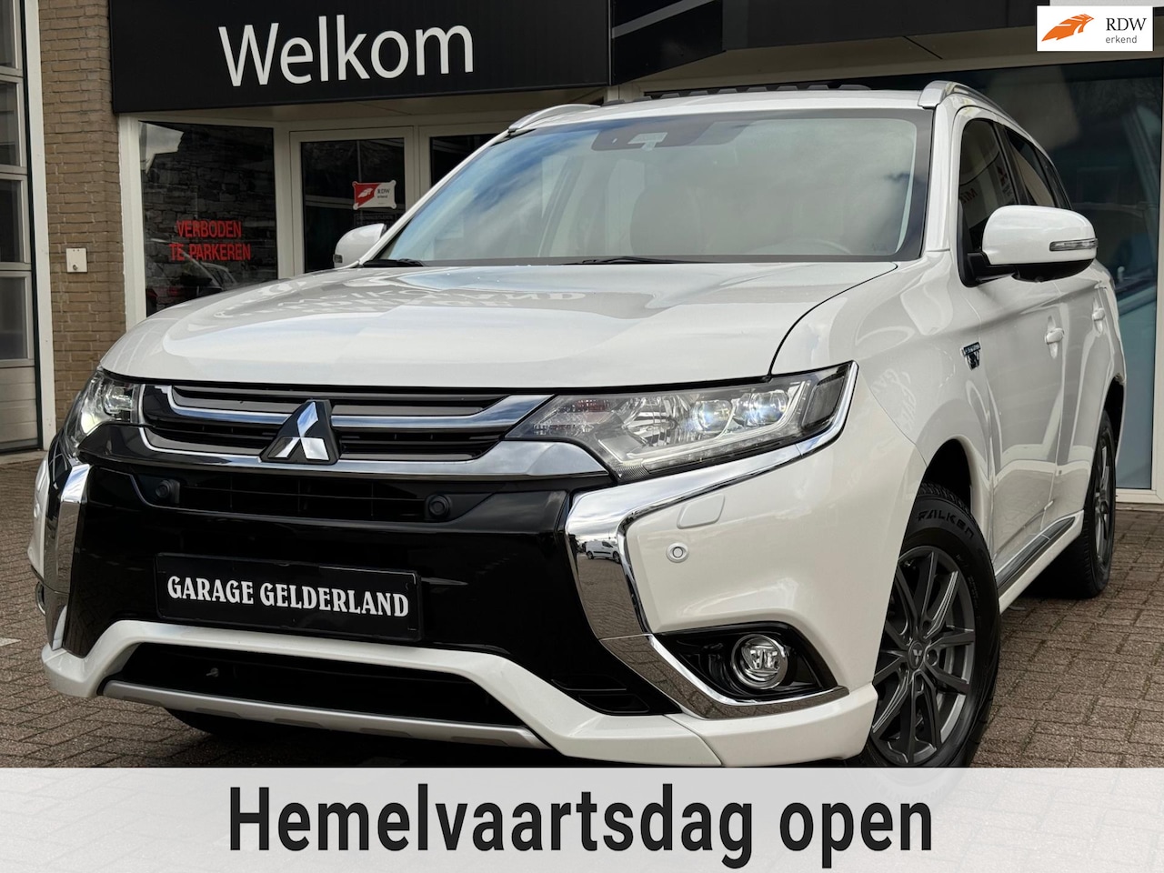 Mitsubishi Outlander - PHEV Pure+ | Volleder | Navi | Pano | Camera | Cruise | Climate | Full-Option's! - AutoWereld.nl