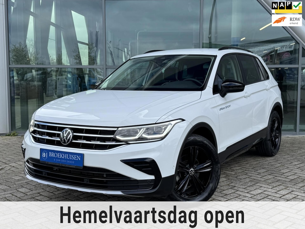 Volkswagen Tiguan - 1.5 TSI Urban Sport 150pk Automaat / Camera / IQ Light - AutoWereld.nl