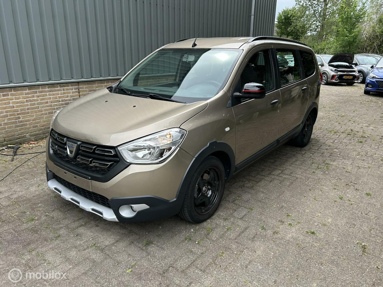 Dacia Lodgy - 1.3 TCe Tech Road 7p. Nav / PDC / camera / SCHADE - AutoWereld.nl