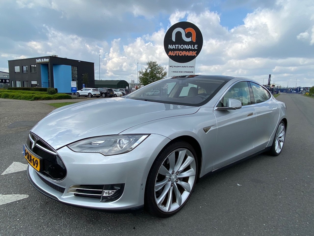 Tesla Model S - 2013 * 85 Performance * EXPORT / HANDEL !! - AutoWereld.nl