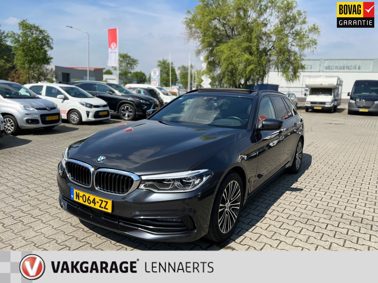 BMW 5-serie Touring - 520i High Executive Sport Line Automaat (PANO/TREKHAAK) - AutoWereld.nl