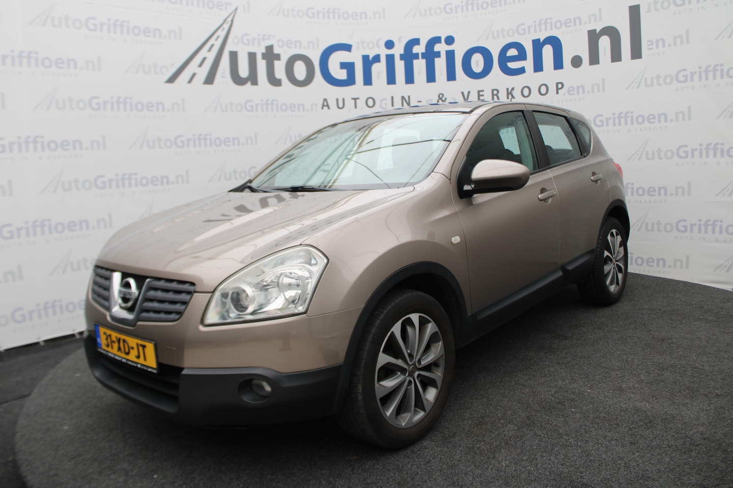 Nissan Qashqai - 1.6 Acenta nette SUV met panoramadak - AutoWereld.nl