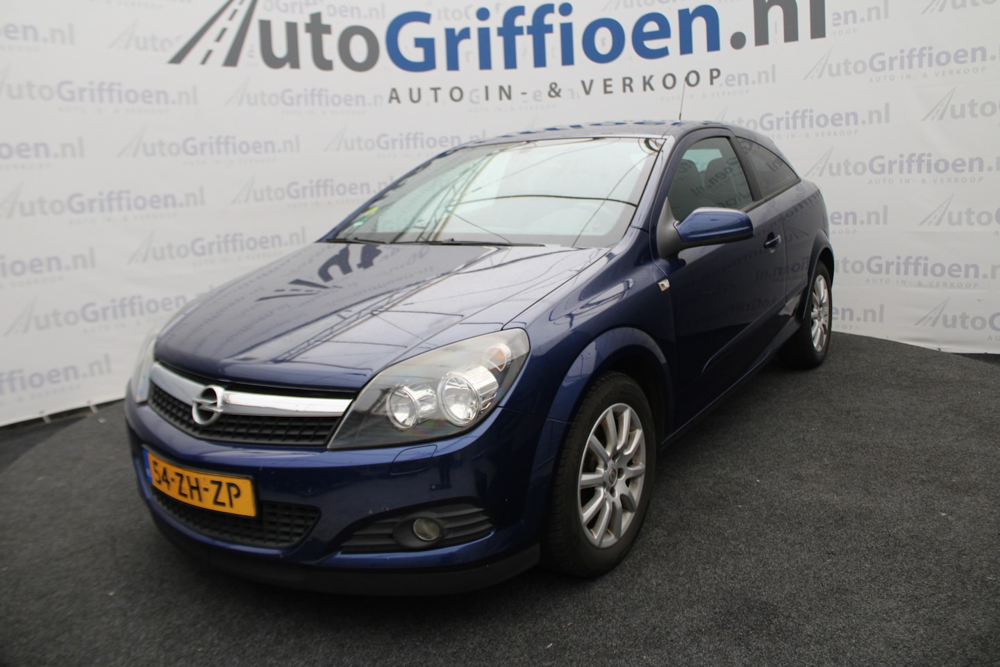 Opel Astra GTC - 1.6 Temptation nette coupé met navi - AutoWereld.nl
