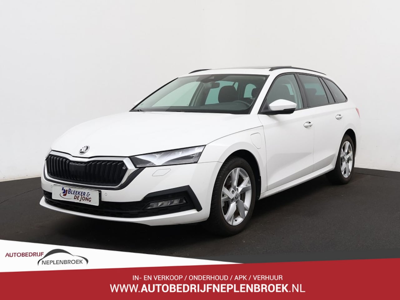 Skoda Octavia Combi - 1.4 TSI iV PHEV Sportline Business Bj 2022 Panoramadak,Navi,18inch,Cruise - AutoWereld.nl
