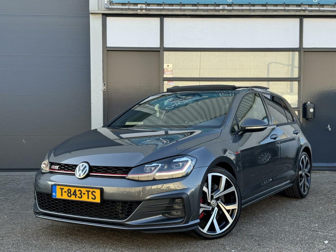 Volkswagen Golf - 2.0 TSI GTI DSG Performance Pano - AutoWereld.nl