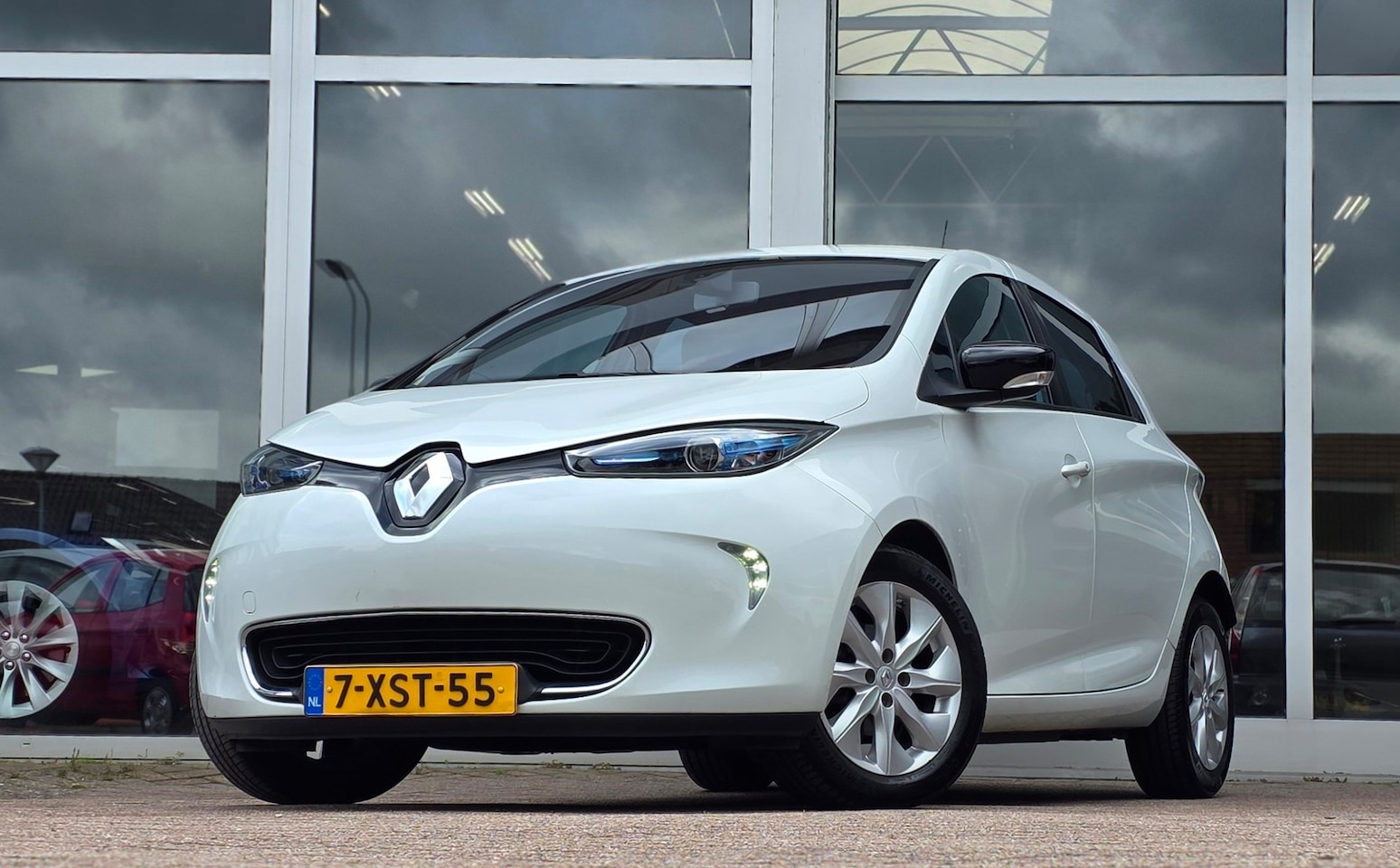 Renault Zoe - Q210 Zen Quickcharge 22 kWh Soh 90%! incl accu Geen huur Camera Navi - AutoWereld.nl