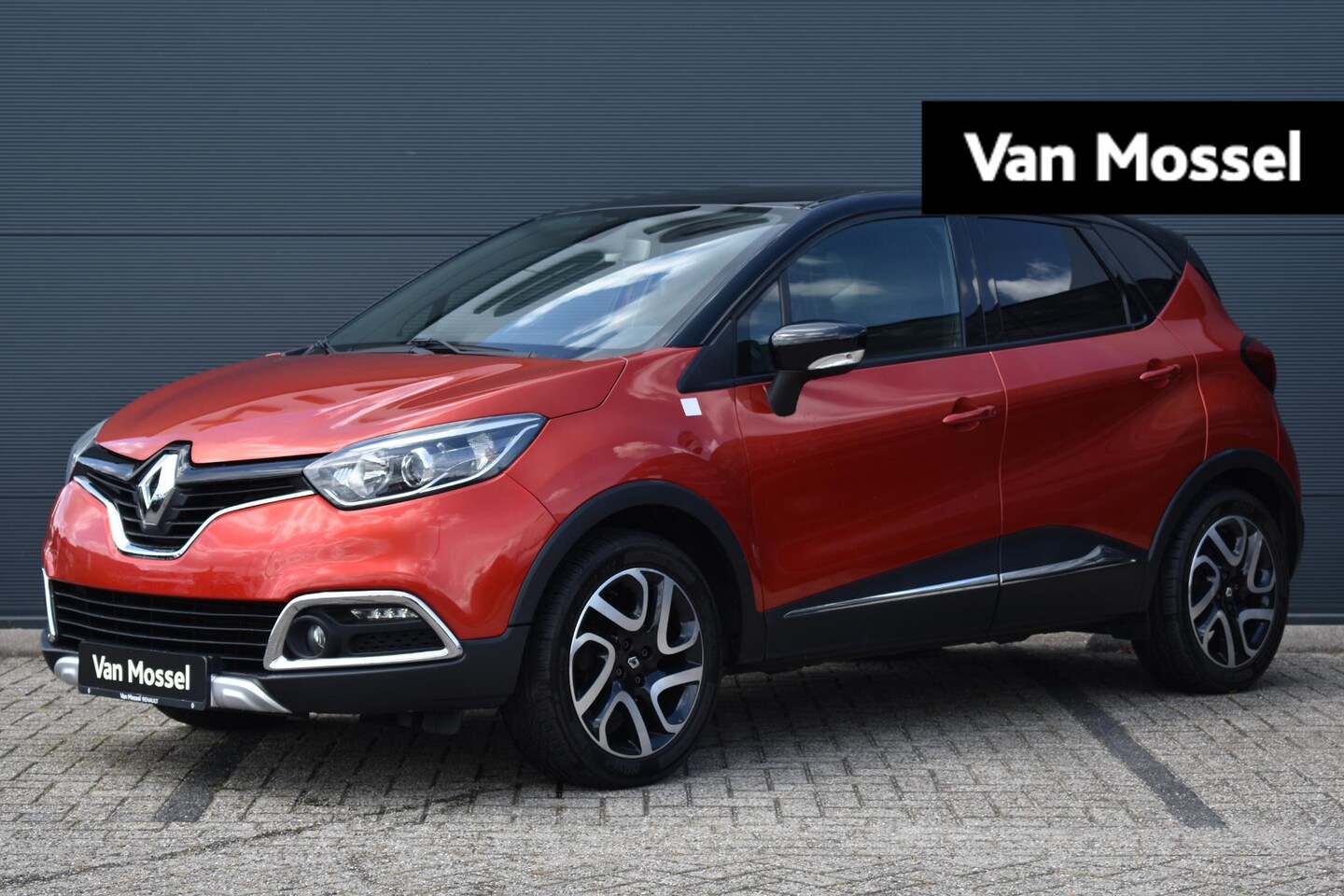 Renault Captur - 0.9 TCe Helly Hansen 90PK | Navigatie | Parkeersensoren | Afneembare Trekhaak | Eerste Eig - AutoWereld.nl